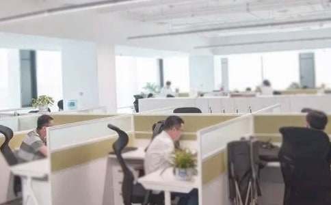 �칫����Ա��ְ��