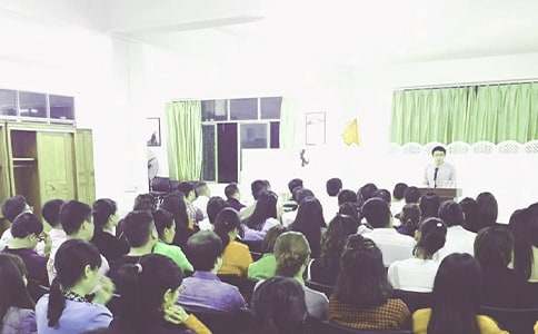 服装店店长竞聘演讲稿六篇