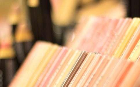 变色龙涂口红睡前故事