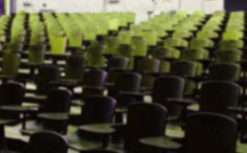 ���ر���ĸУ����600����ƪ