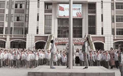 春季开学第一次升国旗讲话范文