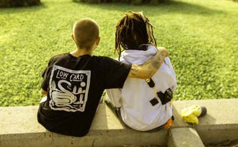 �ɰ���ͬѧ����600��6ƪ